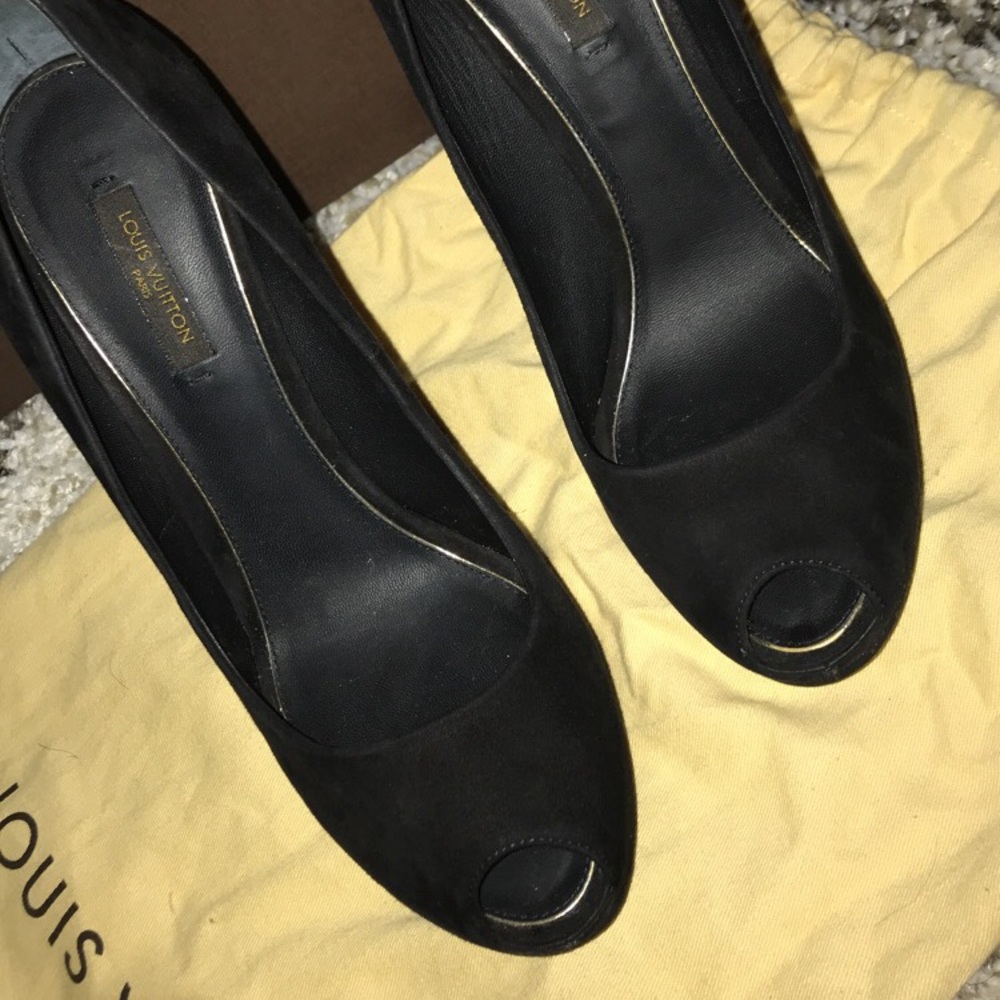Black Velvet Louis Vuitton heel - Picture 4 of 5